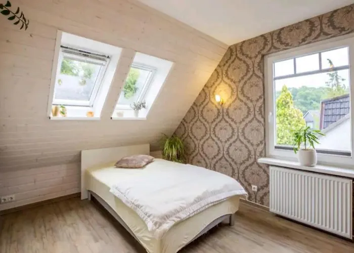 Dachgeschosswohnung Mit Garten 公寓