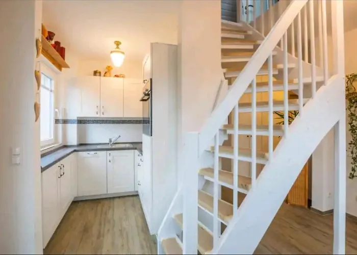 公寓 Dachgeschosswohnung Mit Garten *